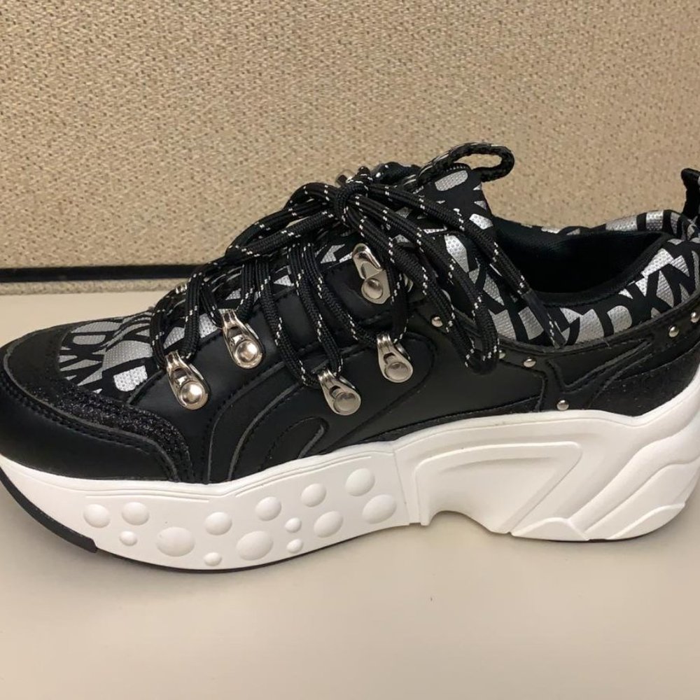 DKNY Women's AVI Logo-print Sneakers_size 6M NEW - Picture 2 of 9
